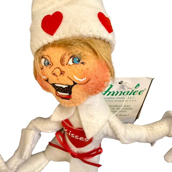 Annalee 2022 Valentines Kisses Collectible Elf Doll - Picture 2 of 6